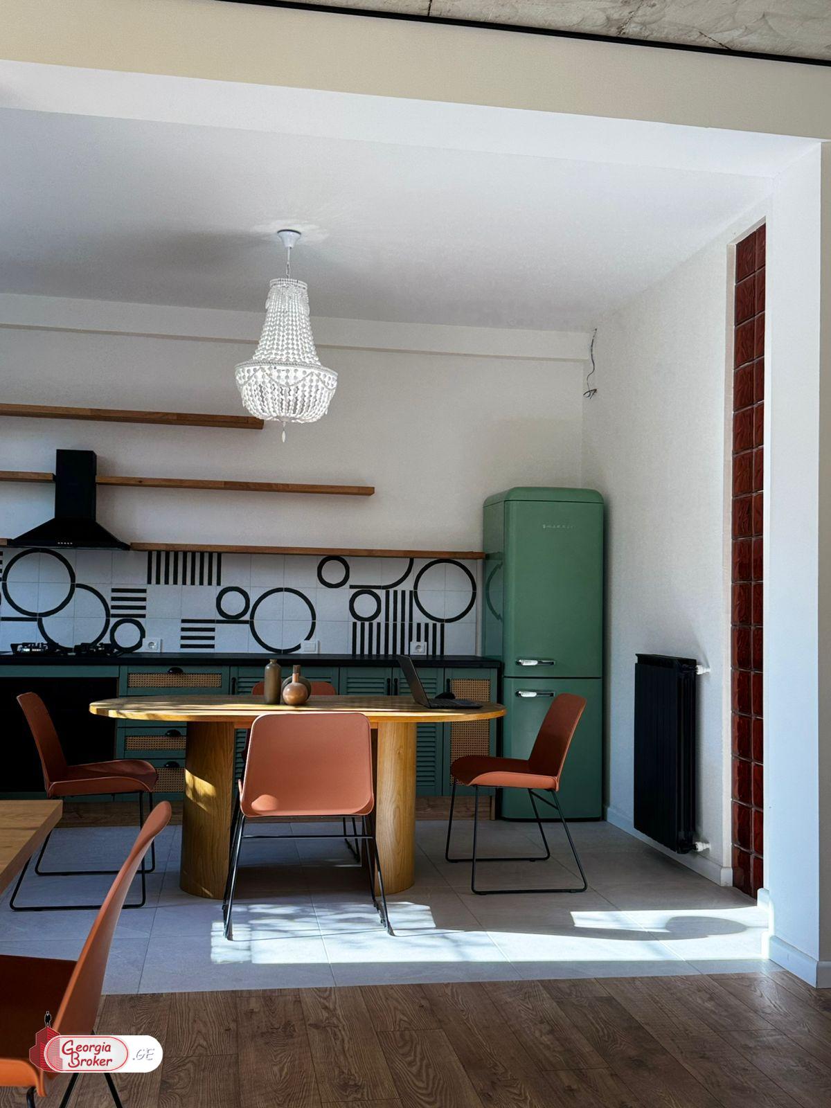 იყიდება ახალი გარემონტებული 5 ოთახიანი სახლი ისანში